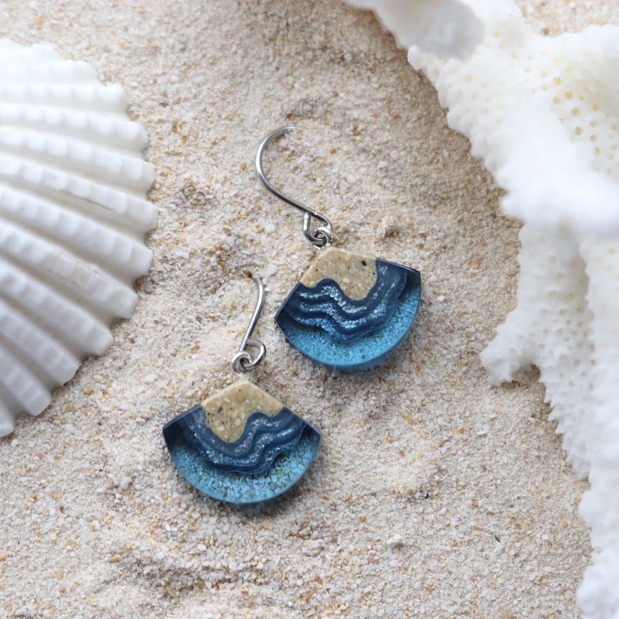 BOLD B BIGHT DANGLE EARRINGS - ULTRAMARINE