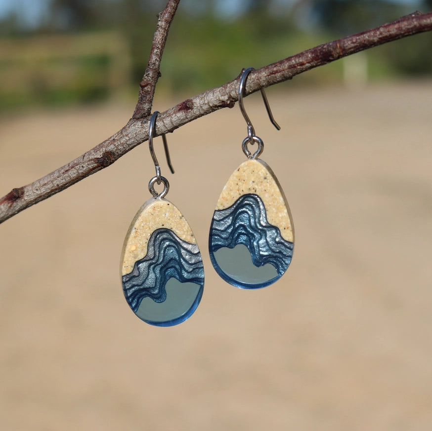 BOLD B SEASHORE DANGLE EARRINGS - ULTRAMARINE